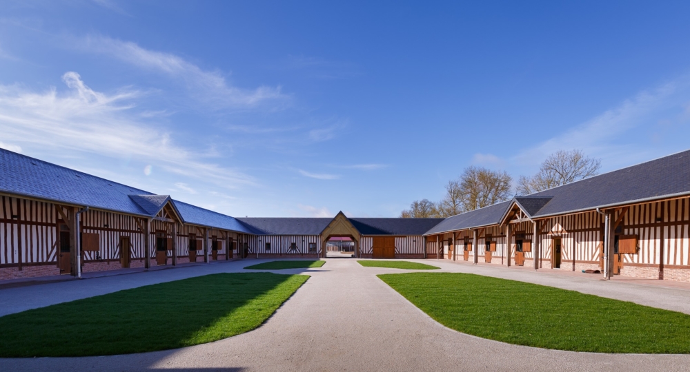 Le Haras de Bouquetot, à Clarbec, célèbre haras de pur-sang, labellisé EquuRES.