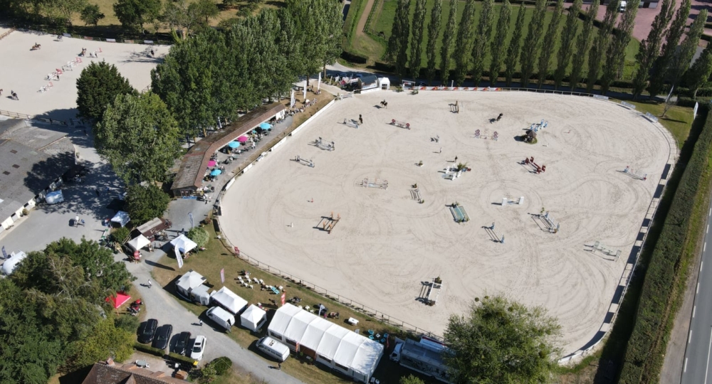 Le Haras de la Vallée à Notre Dame d'Estrées, site incontournable de concours, labellisé EquuRES