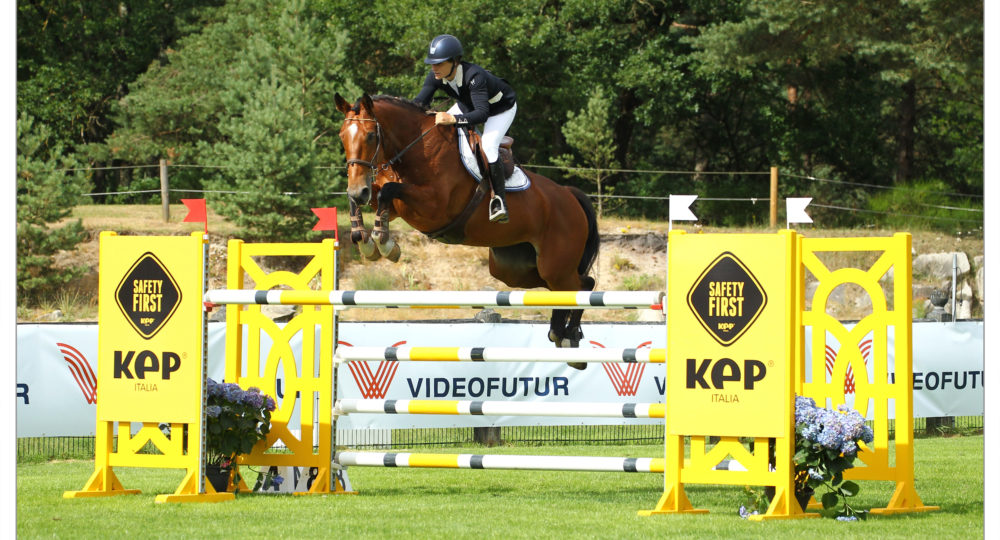 Le Haras de Saint-Blaize tenu par Hephzibah Simonini, cavalière professionnelle de saut d'obstacles, labellisé EquuRES