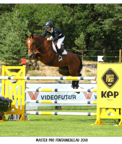 Le Haras de Saint-Blaize tenu par Hephzibah Simonini, cavalière professionnelle de saut d'obstacles, labellisé EquuRES