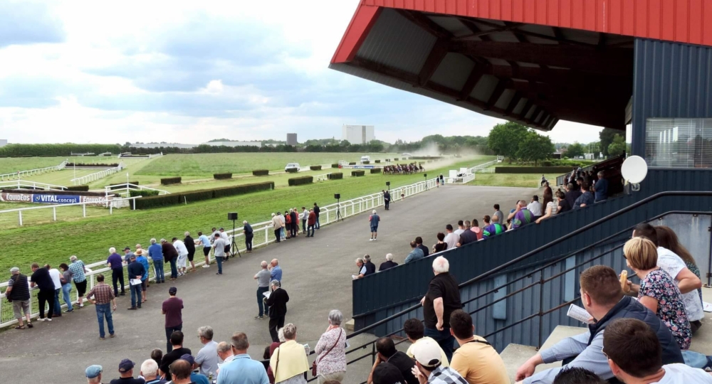 L'Hippodrome de Loudéac obtient sa labellisation EquuRES Hippodrome à l'échelon Engagement !