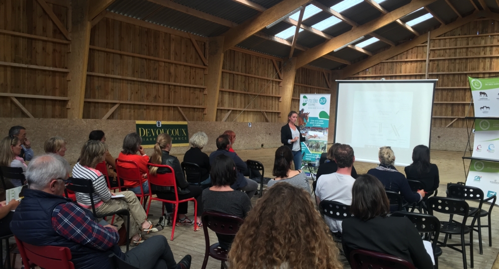 Des professionnels intéressés lors de la présentation du label EquuRES dans le Centre Val de Loire!