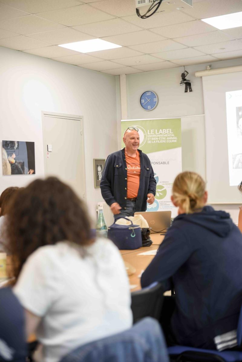Fabrice de l'INRAE, présentant son expérience EquuRES lors du colloque