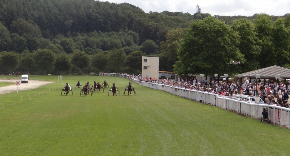 L'Hippodrome de Guerlesquin, dans le Finistère, s'engage pour l'environnement et le bien-être !