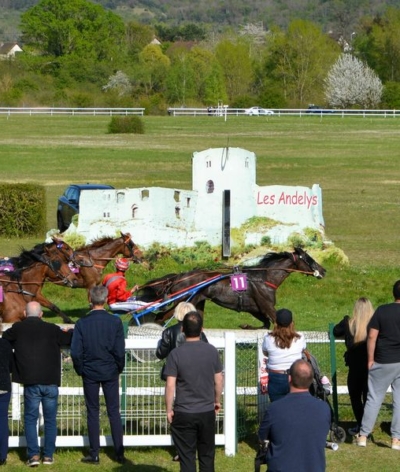 L'Hippodrome des Andelys, dans l'Eure, renouvelle sa labellisation EquuRES !