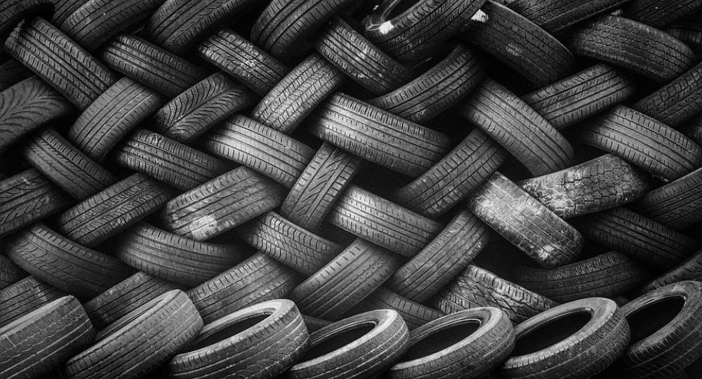 Quel est l’impact des pneus usagés sur l’environnement ? Comment les recycler ?