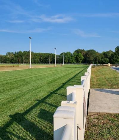 L'hippodrome de Luxé, dans la Charente, s'engage pour le bien-être animal et l'environnement avec EquuRES